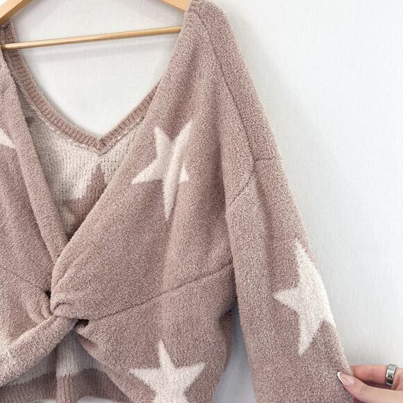 Francesca's Collections Pink V-Neck Sweater with White Stars - Picture 3 of 6